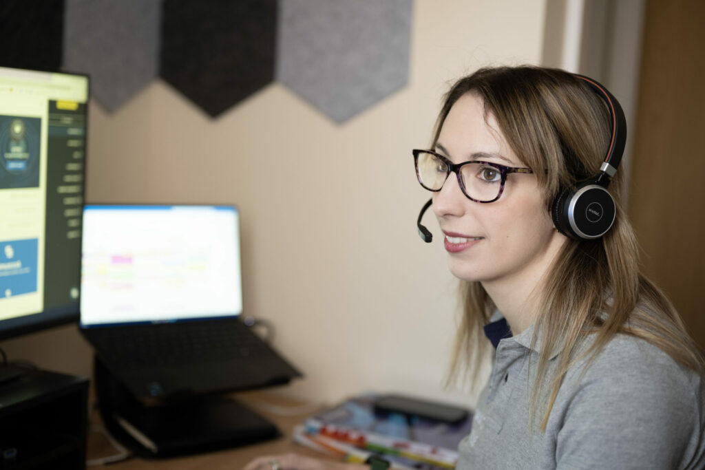 IT Support staff helping customers remotely | IT manager services | IT SUPPORT KENT